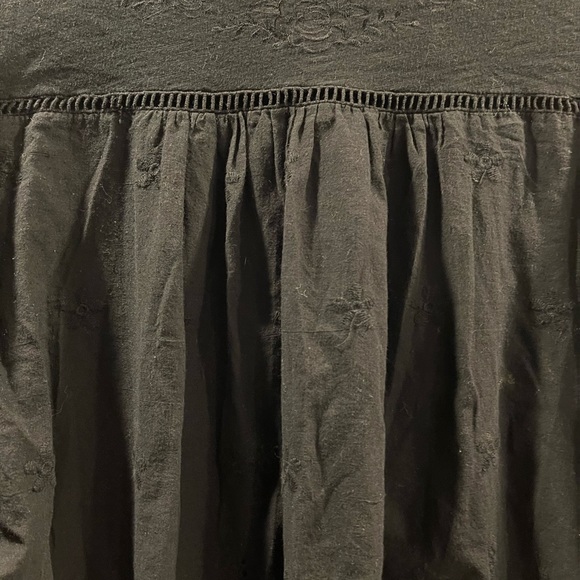 Cupio ELNC BEAUTIFUL BLACK BLOUSE WITH FANTASTIC EMBROIDERY THROUGHOUT! - Picture 5 of 5